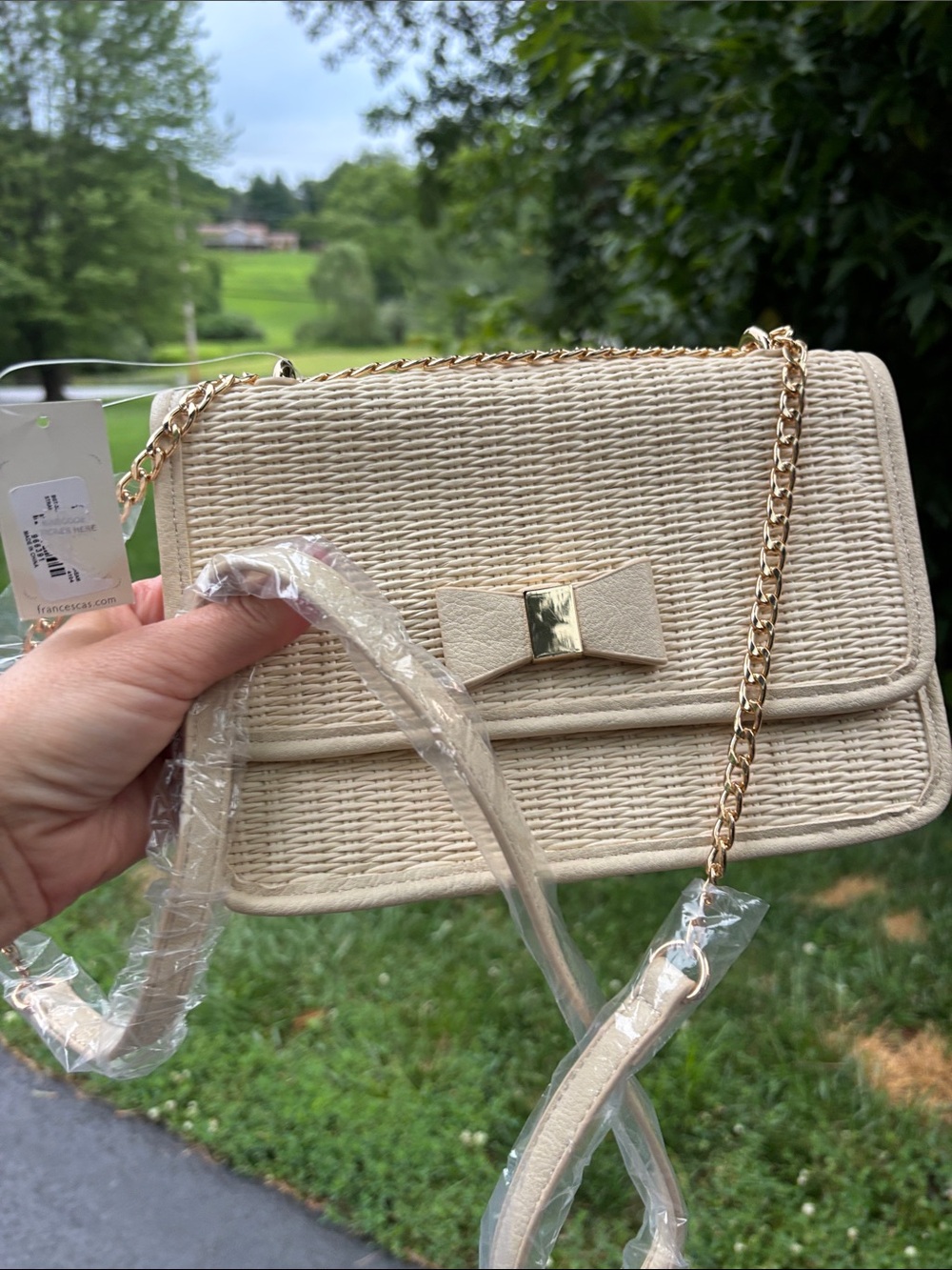 Francesca’s NWT Cream Woven Bow Crossbody Bag with Gold Chain
